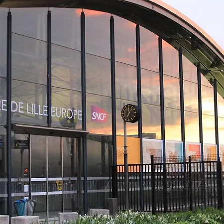 Le Superbe T2, Centre Ville, Wifi, Proche Gare , Prox Lille, Terrasse *