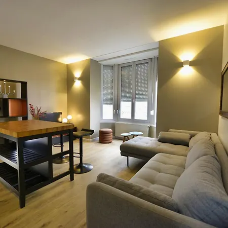 Le Superbe T2, Centre Ville, Wifi, Proche Gare , Prox Lille, Terrasse *