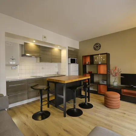 Le Superbe T2, Centre Ville, Wifi, Proche Gare , Prox Lille, Terrasse 투르쿠앵