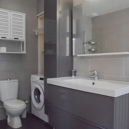 Apartment T2, Centre Ville, Gare 600m, Prox Lille, Terrasse Tourcoing