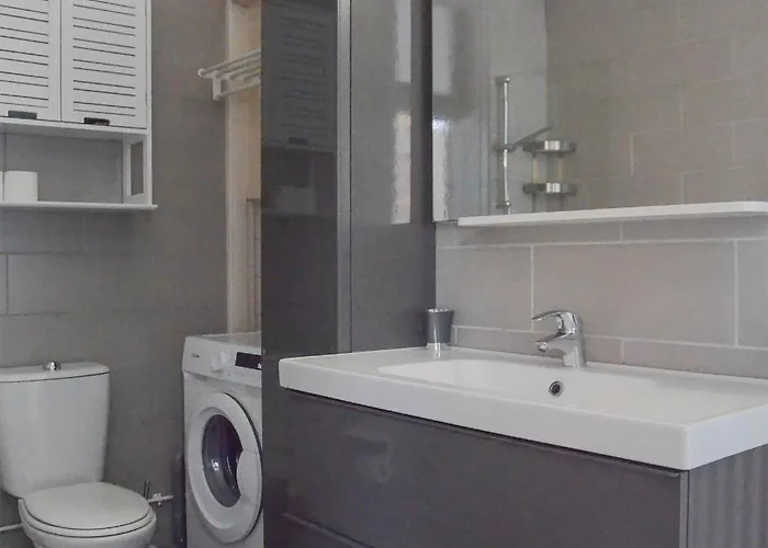 Apartment T2, Centre Ville, Wifi, Gare 600m, Prox Lille, Terrasse Tourcoing